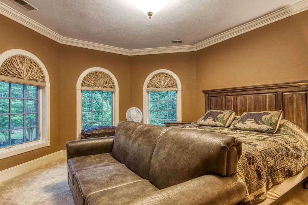 Вилла Mountain Bliss: Estate W/ Views~Firepit~Hot Tub~Gburg 5Min~3 Pools Гатлинбург Экстерьер фото