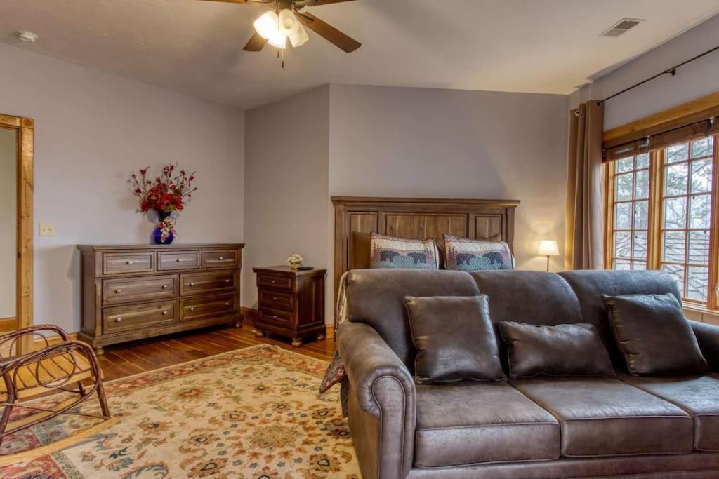 Вилла Mountain Bliss: Estate W/ Views~Firepit~Hot Tub~Gburg 5Min~3 Pools Гатлинбург Экстерьер фото
