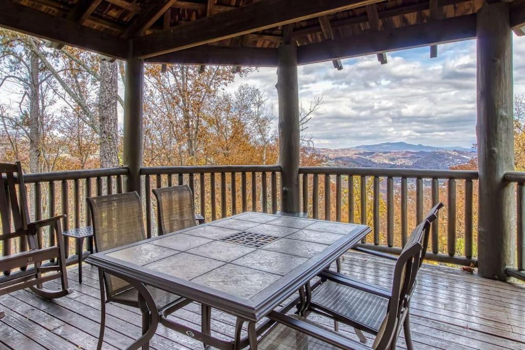 Вилла Mountain Bliss: Estate W/ Views~Firepit~Hot Tub~Gburg 5Min~3 Pools Гатлинбург Экстерьер фото