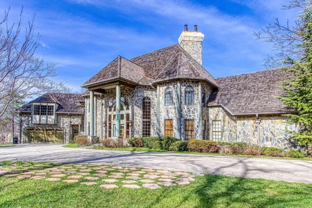 Вилла Mountain Bliss: Estate W/ Views~Firepit~Hot Tub~Gburg 5Min~3 Pools Гатлинбург Экстерьер фото