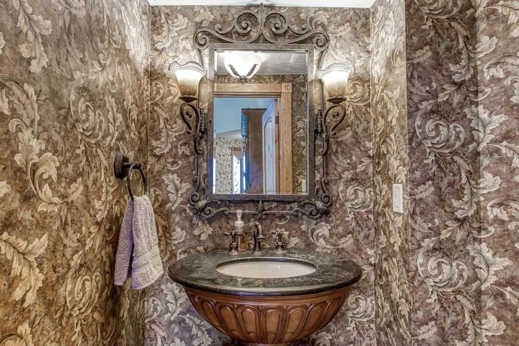 Вилла Mountain Bliss: Estate W/ Views~Firepit~Hot Tub~Gburg 5Min~3 Pools Гатлинбург Экстерьер фото