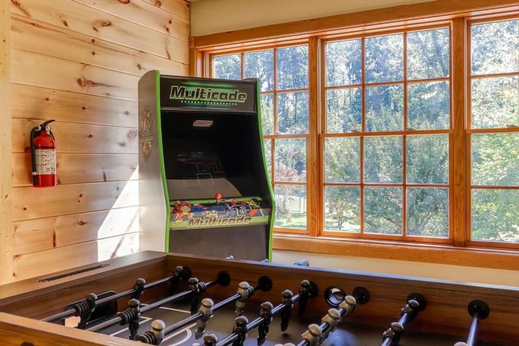 Вилла Mountain Bliss: Estate W/ Views~Firepit~Hot Tub~Gburg 5Min~3 Pools Гатлинбург Экстерьер фото