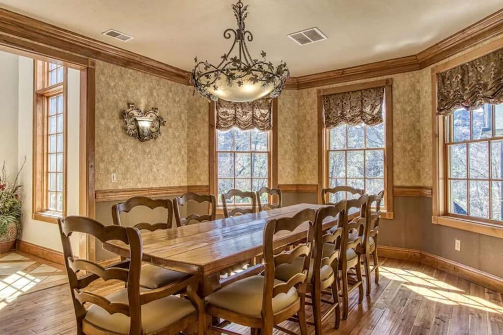 Вилла Mountain Bliss: Estate W/ Views~Firepit~Hot Tub~Gburg 5Min~3 Pools Гатлинбург Экстерьер фото