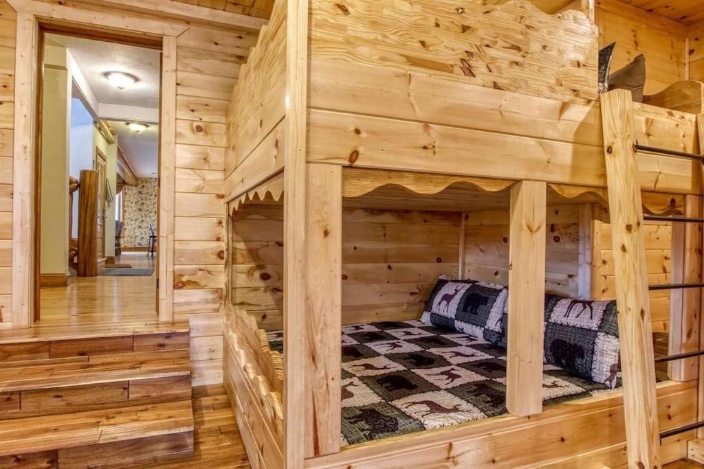 Вилла Mountain Bliss: Estate W/ Views~Firepit~Hot Tub~Gburg 5Min~3 Pools Гатлинбург Экстерьер фото