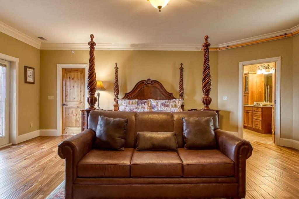 Вилла Mountain Bliss: Estate W/ Views~Firepit~Hot Tub~Gburg 5Min~3 Pools Гатлинбург Экстерьер фото